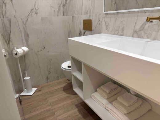 Deluxe Suite 301 - Photo 4