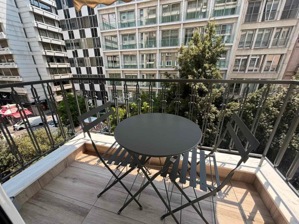 Deluxe Suite 301 - Photo 6