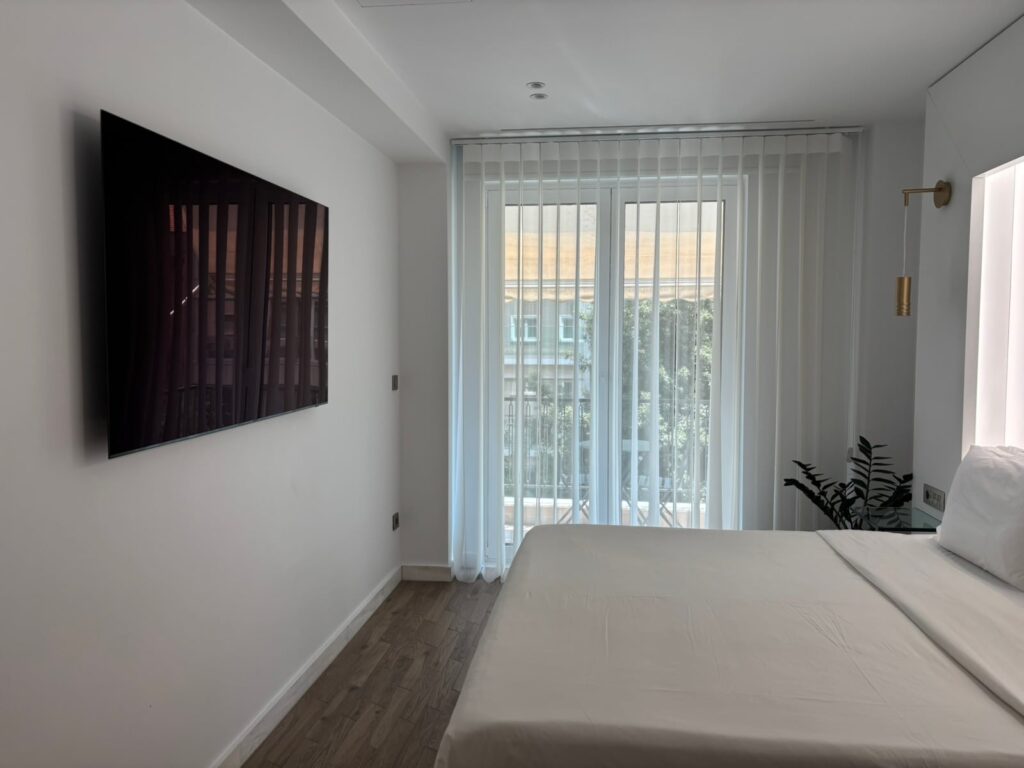 Deluxe Suite 301 - Photo 12