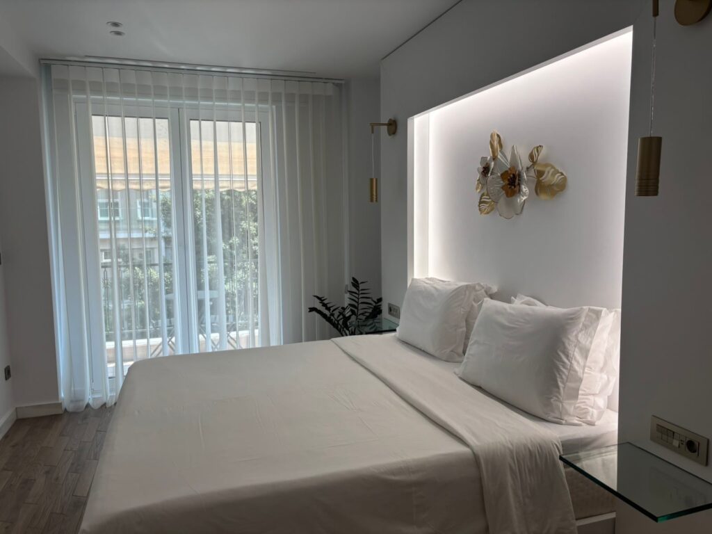 Deluxe Suite 301 - Photo 13