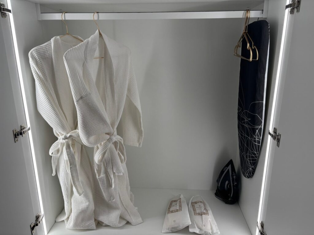Deluxe Suite 301 - Photo 15