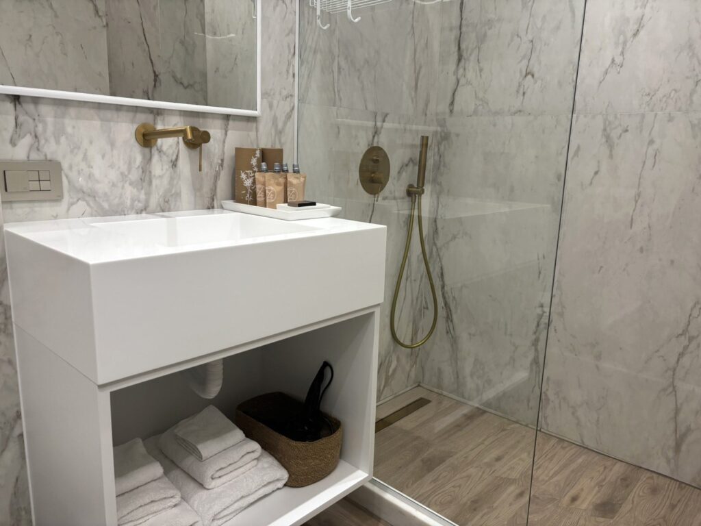 Lux Suite 302 - Photo 4
