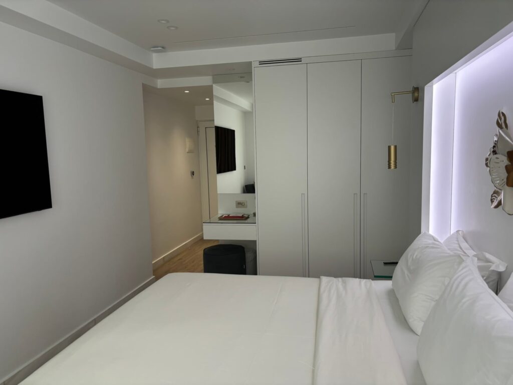 Lux Suite 302 - Photo 5