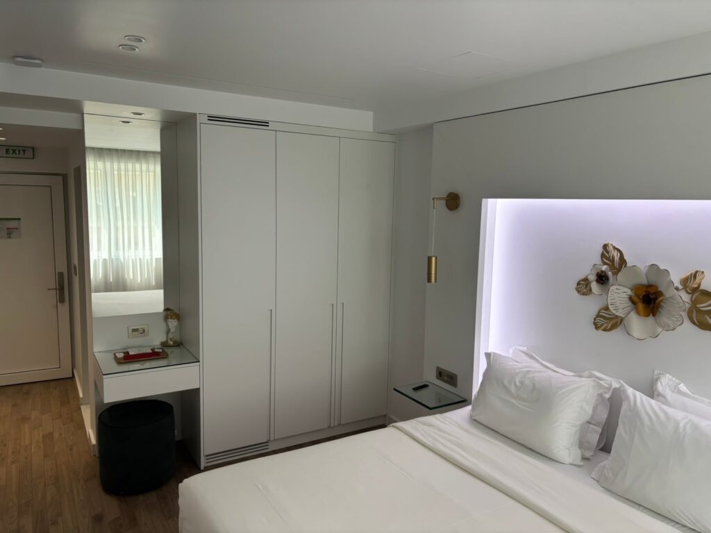 Lux Suite 302 - Photo 6