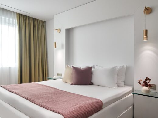 Lux Suite 304 - Photo 1