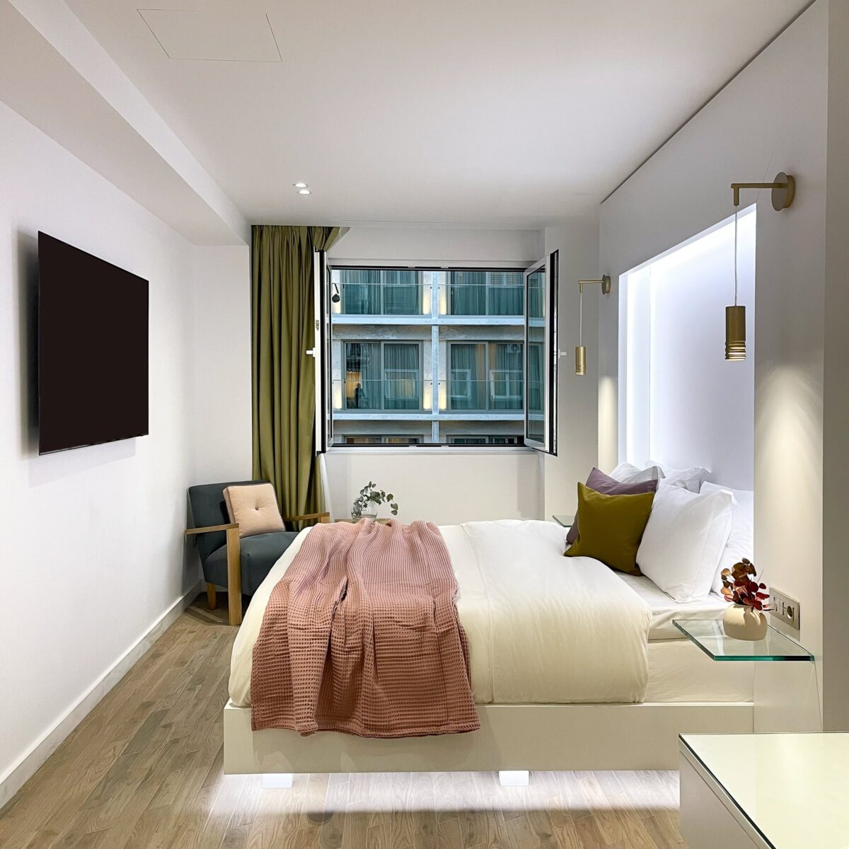 Lux Suite 304 - Photo 2