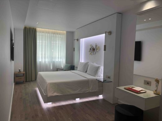 Lux Suite 304 - Photo 3