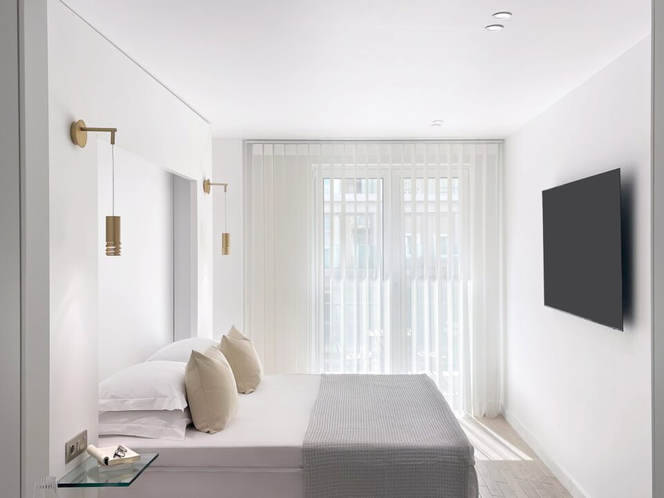 Deluxe Suite 305 - Photo 1