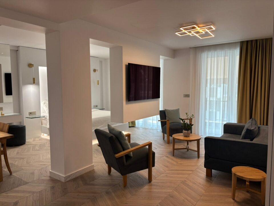 Superior Suite 701 - Photo 4