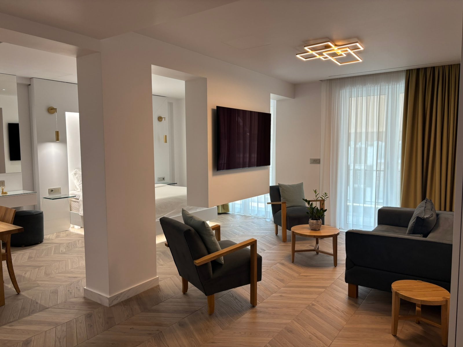 Superior Suite 701 - Photo 4