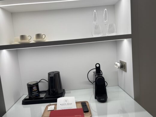 Quiet Suite 702 - Photo 2